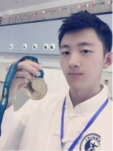 黄伟运动 黄伟运动