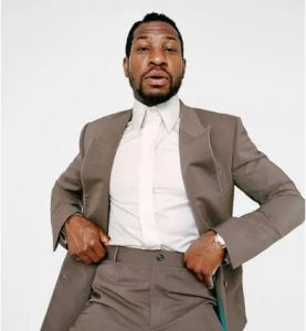 ”乔纳森·梅杰斯屡遭割席