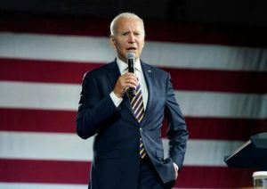 80岁拜登决定竞选2024总统，77岁特朗普还在努力