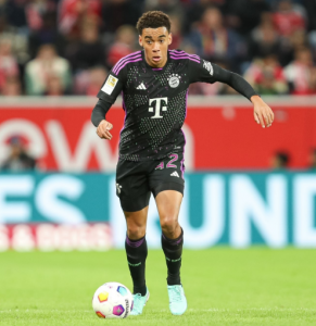 贾马尔·穆西亚拉