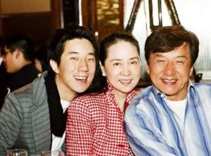 成龙家庭照