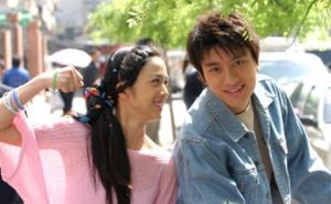 贾乃亮《女人不哭》剧照（右）