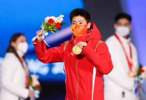 范可新300米比赛中摘铜牌