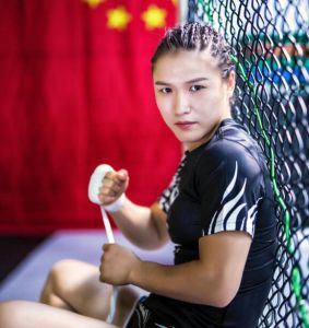 张伟丽个人照片